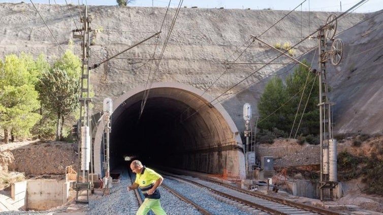 Cádiz se beneficia de la mejora del corredor ferroviario Algeciras-Zaragoza con la adaptación de 13 túneles para la Autopista Ferroviaria de mercancías