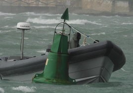 El puerto de Sancti Petri, de nuevo «refugio» para las narcolanchas que esperan que amaine el temporal que azota Cádiz
