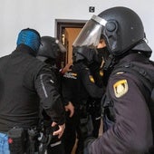 Entrada en un piso donde vendían droga.