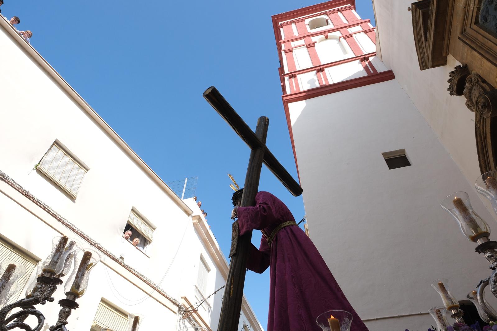 Fotos: El Nazareno de la Obediencia el Sábado de Pasión en Cádiz. Semana Santa 2025