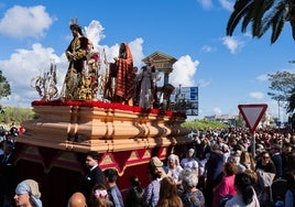 La lluvia roba el protagonismo a las cofradías en un Martes Santo para olvidar en Chiclana