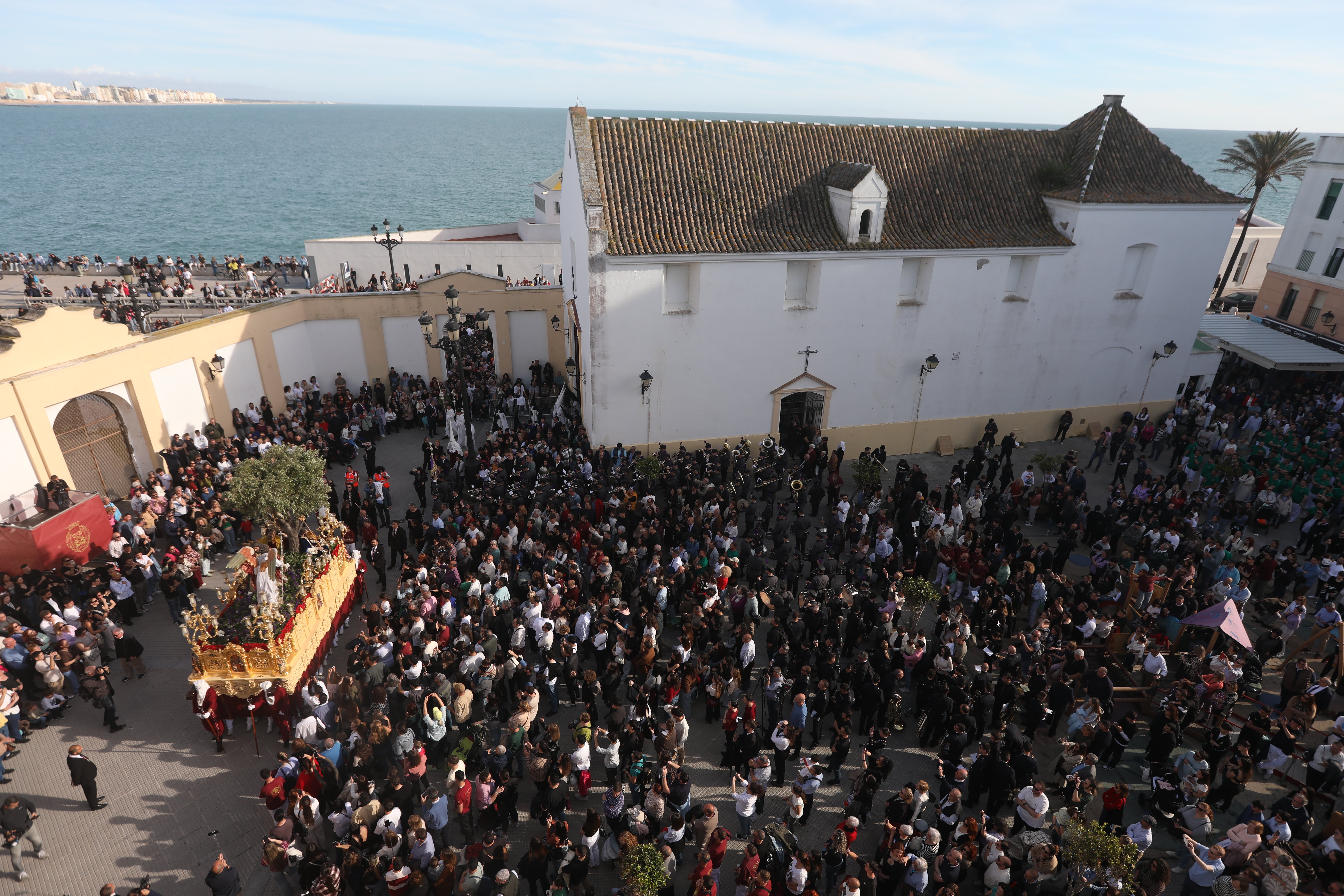 Las imágenes de la cofradía de El Huerto, el Jueves Santo en Cádiz | Semana Santa 2025