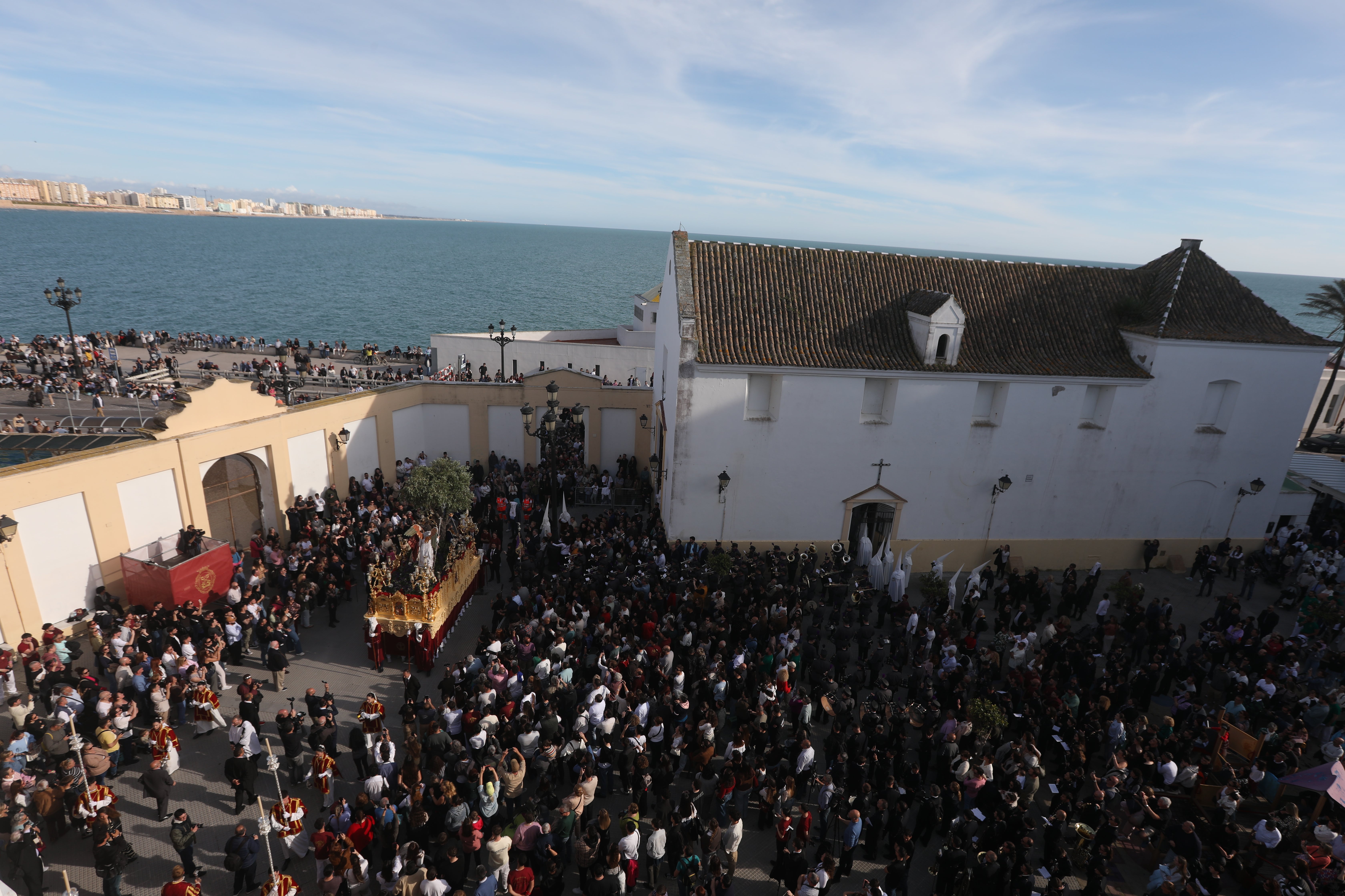 Las imágenes de la cofradía de El Huerto, el Jueves Santo en Cádiz | Semana Santa 2025