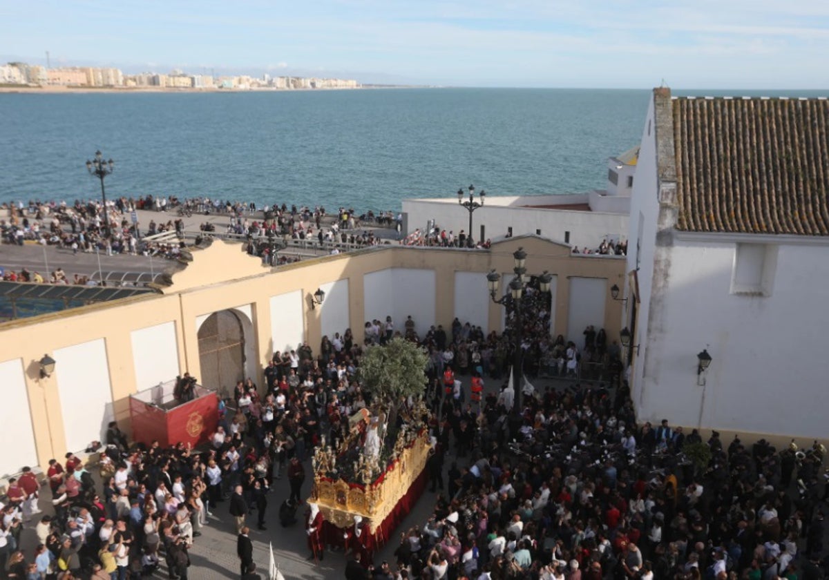 Las imágenes de la cofradía de El Huerto, el Jueves Santo en Cádiz | Semana Santa 2025