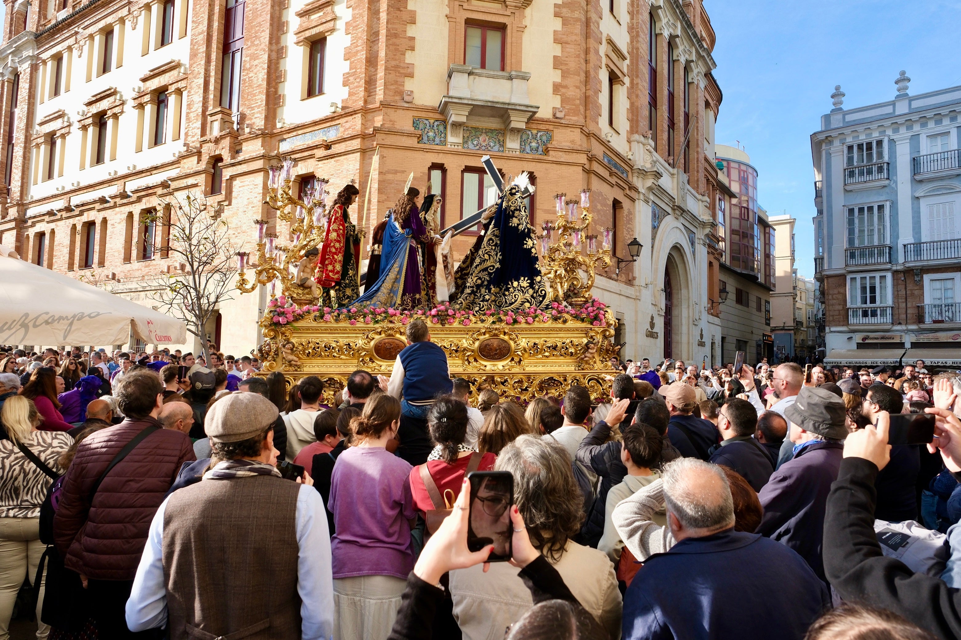 Fotos: Afligidos el Jueves Santa en la Semana Santa de Cádiz 2025