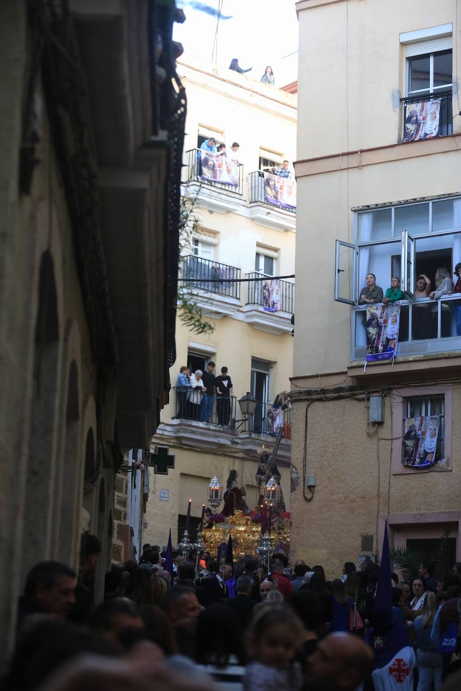 Las imágenes de la cofradía de El Nazareno, el Jueves Santo en Cádiz | Semana Santa 2025