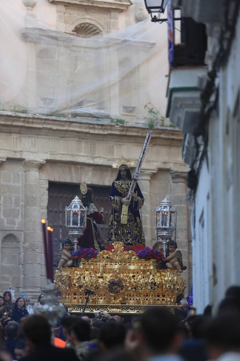 Las imágenes de la cofradía de El Nazareno, el Jueves Santo en Cádiz | Semana Santa 2025