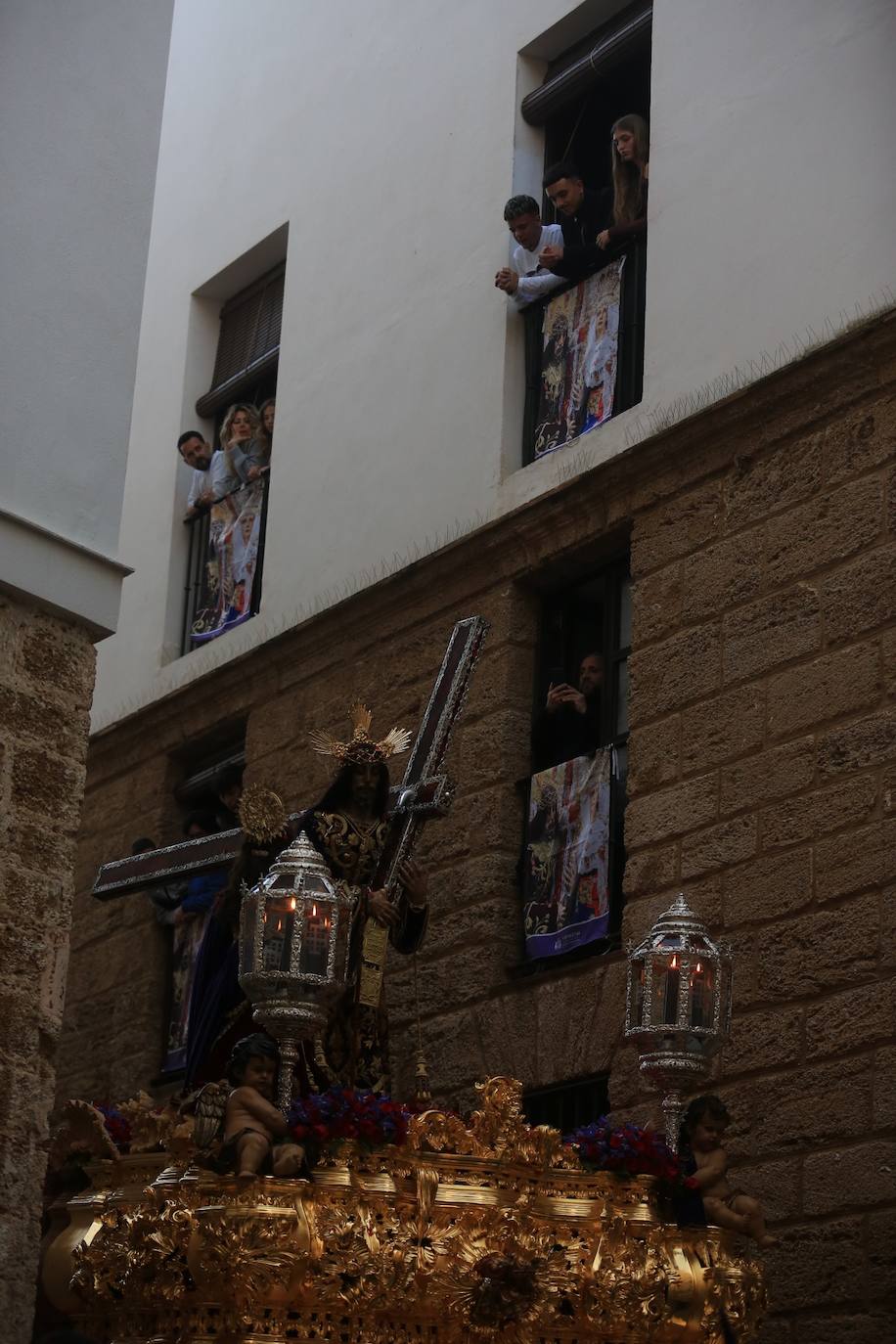 Las imágenes de la cofradía de El Nazareno, el Jueves Santo en Cádiz | Semana Santa 2025