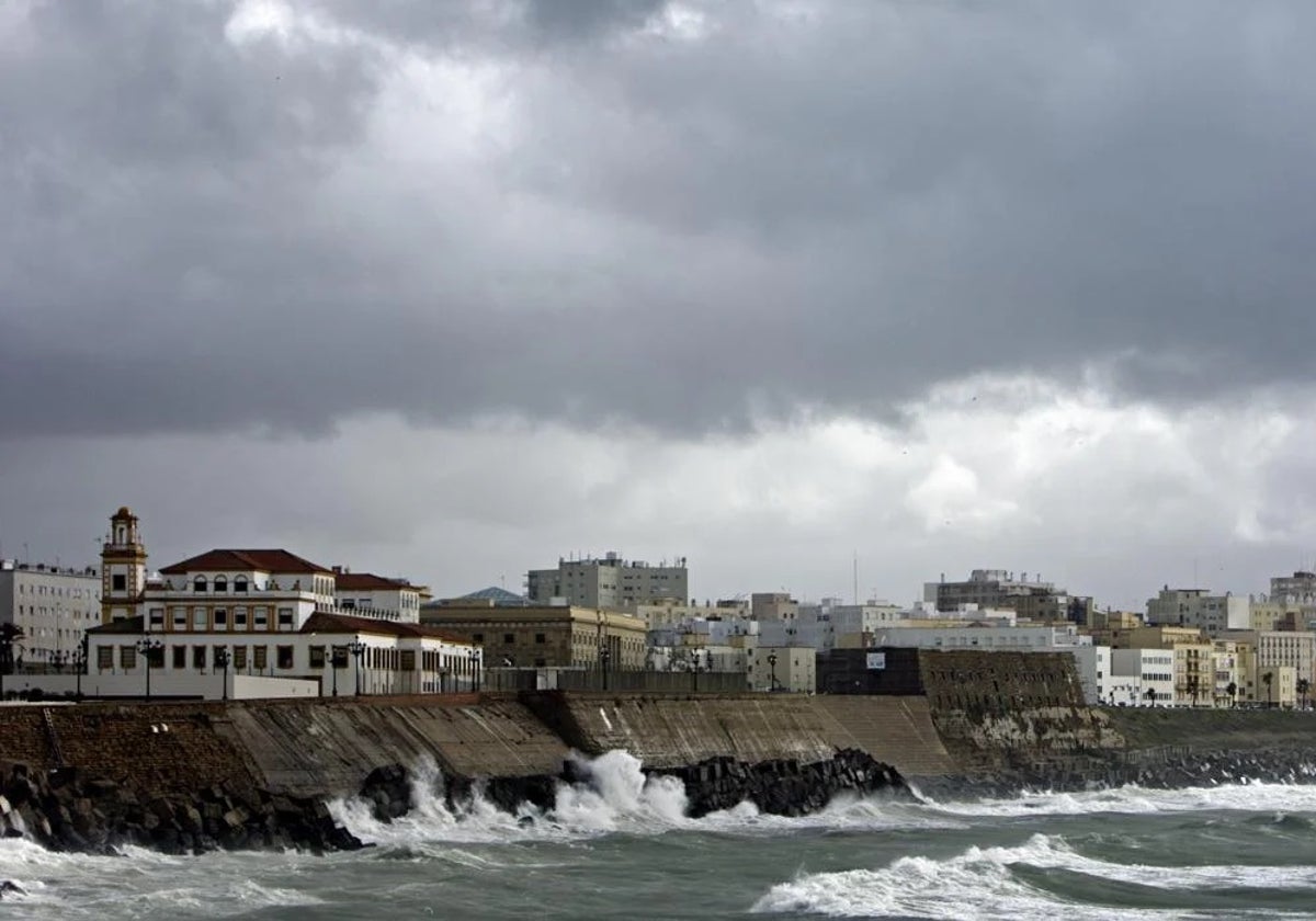 La lluvia podría amenazar las procesiones del Viernes Santo en Cádiz a última hora del día