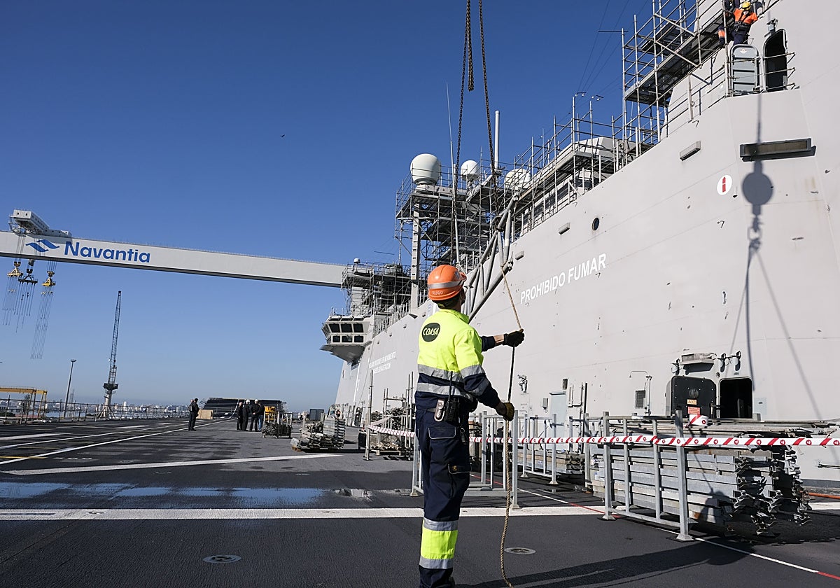Mejoras en el 'Juan Carlo I, en el astillero de Puerto Real