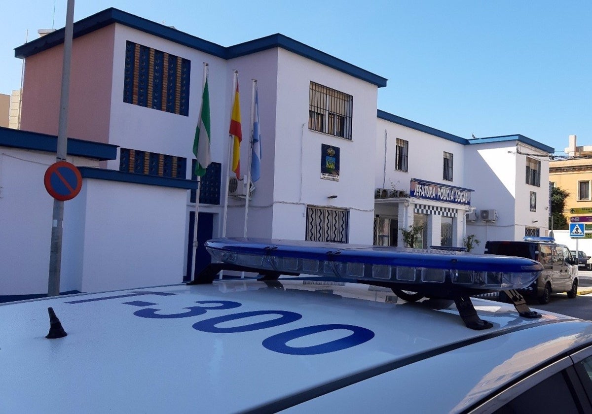 En patinete, con su hijo, en dirección contraria y con 300 gramos de hachís en La Línea