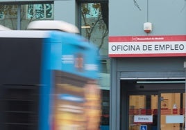 El paro sube en 193.700 personas hasta marzo, su mayor alza desde 2013, y se destruyen 92.500 empleos