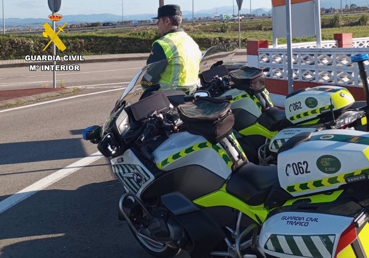 Muere un motorista en un accidente al colisionar con un turismo en la A-7 en San Roque