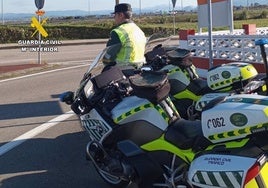 Muere un motorista en un accidente al colisionar con un turismo en la A-7 en San Roque