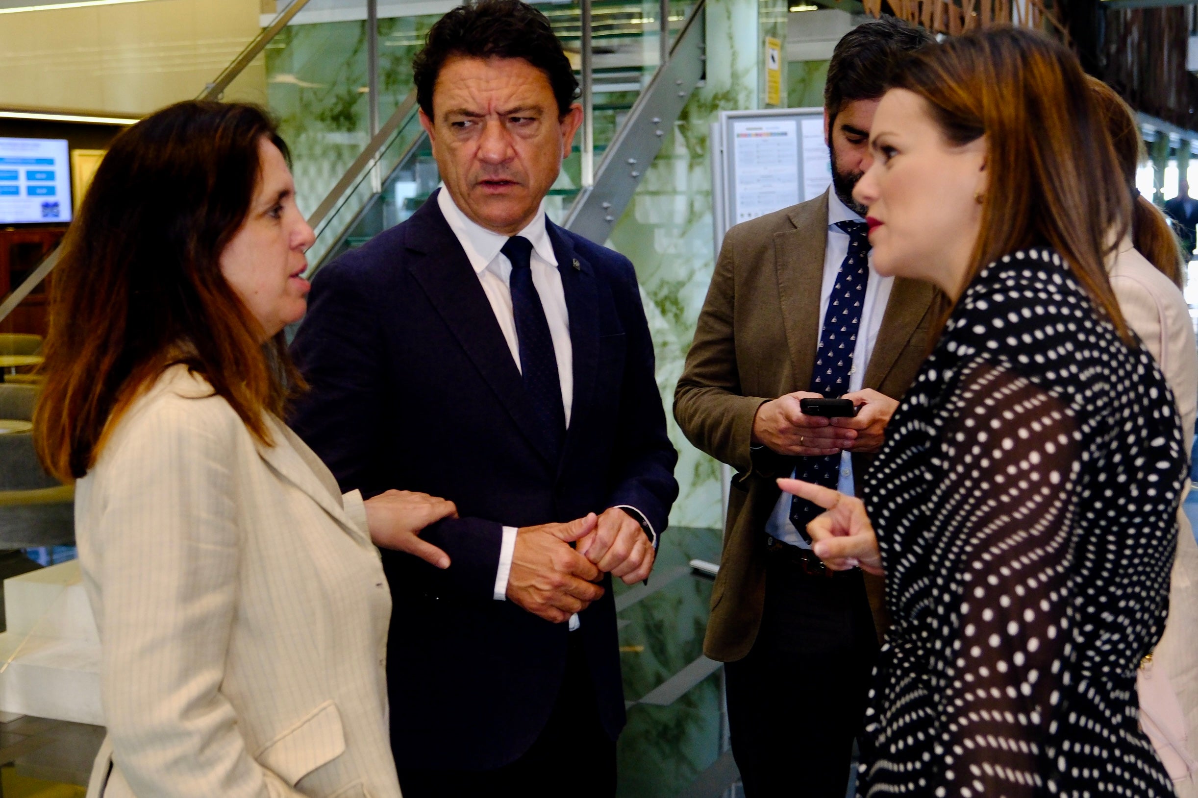 Fotos: Ambiente en La Mirada Económica de ABC y LA VOZ con Rocío Blanco