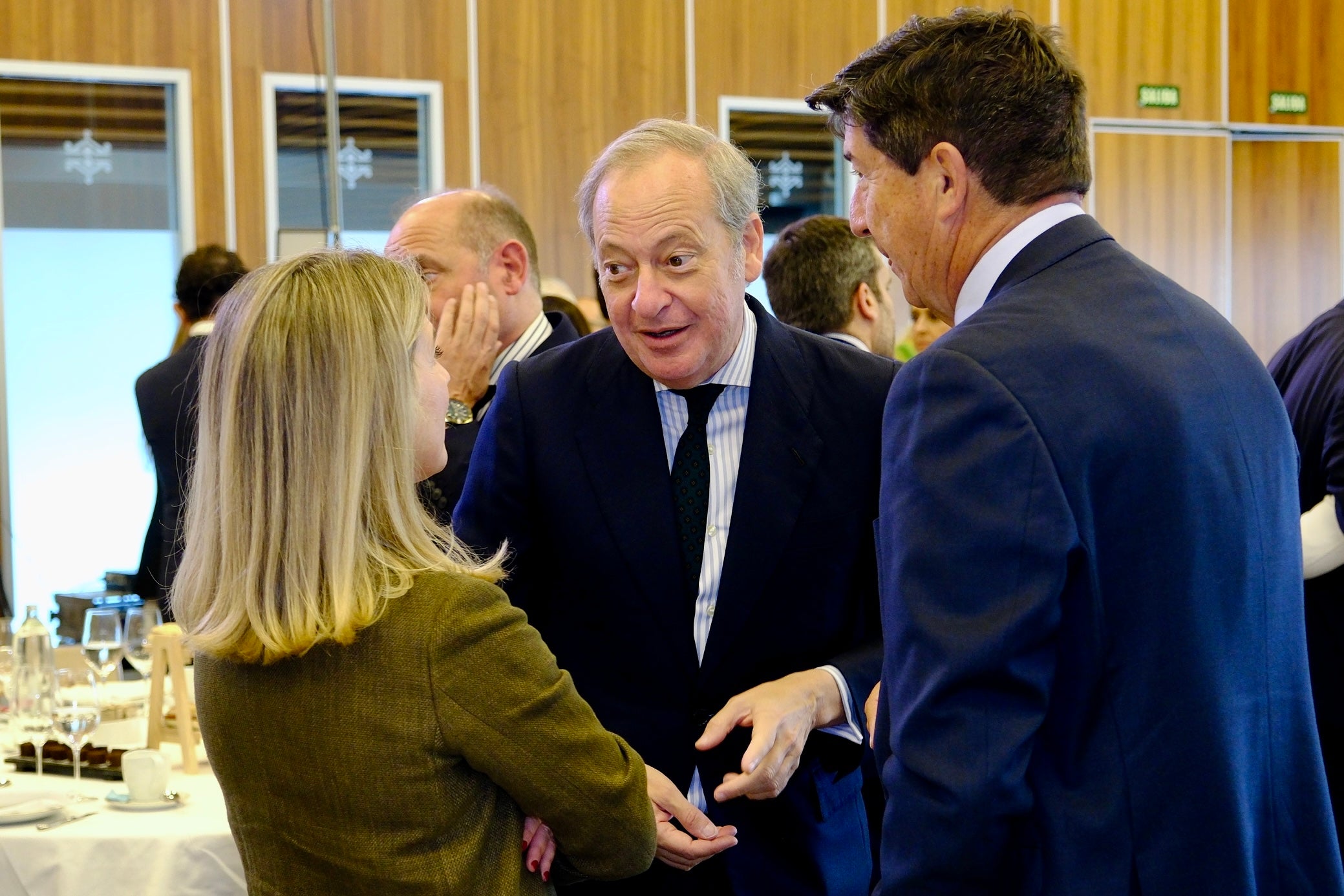Fotos: Ambiente en La Mirada Económica de ABC y LA VOZ con Rocío Blanco