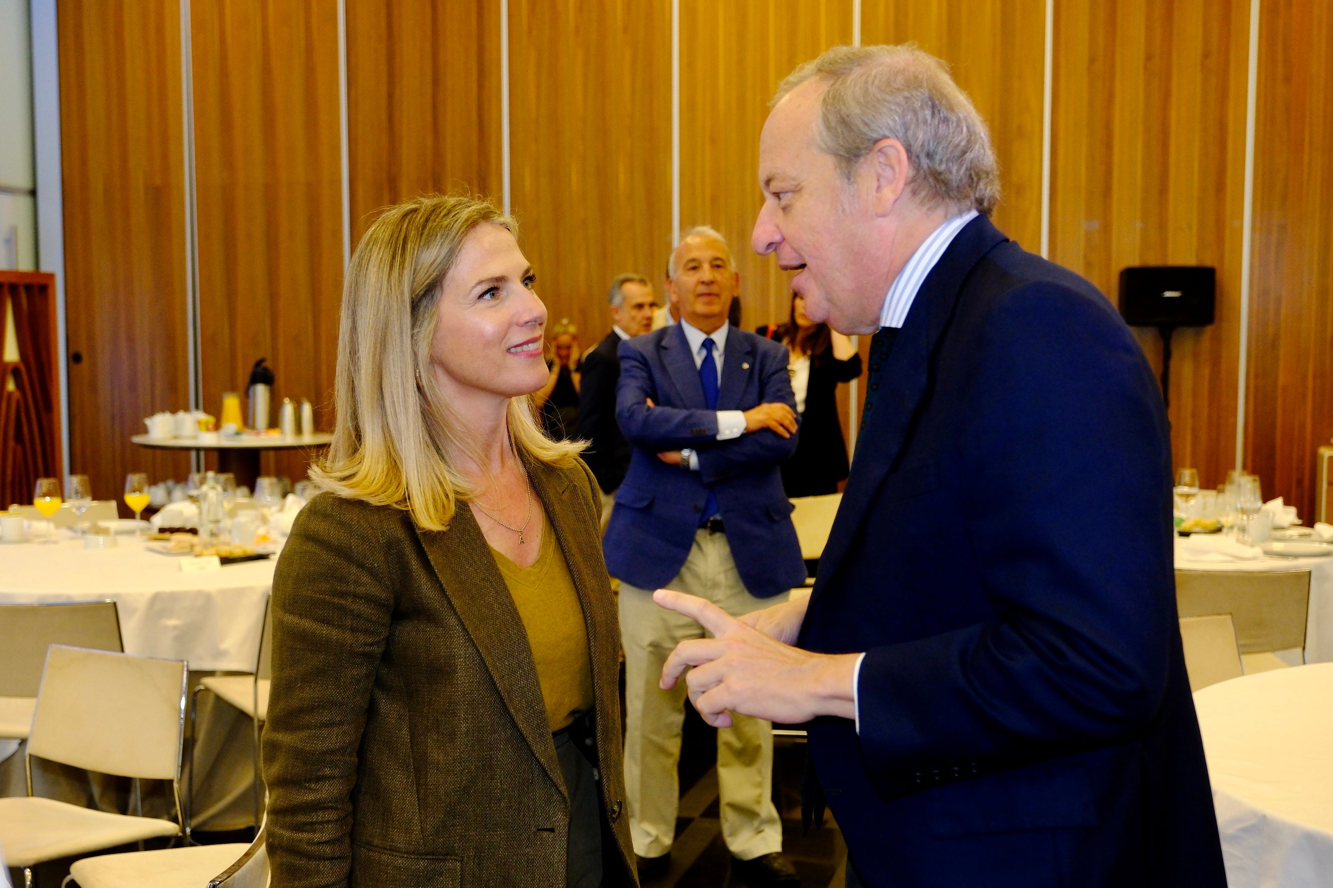 Fotos: Ambiente en La Mirada Económica de ABC y LA VOZ con Rocío Blanco