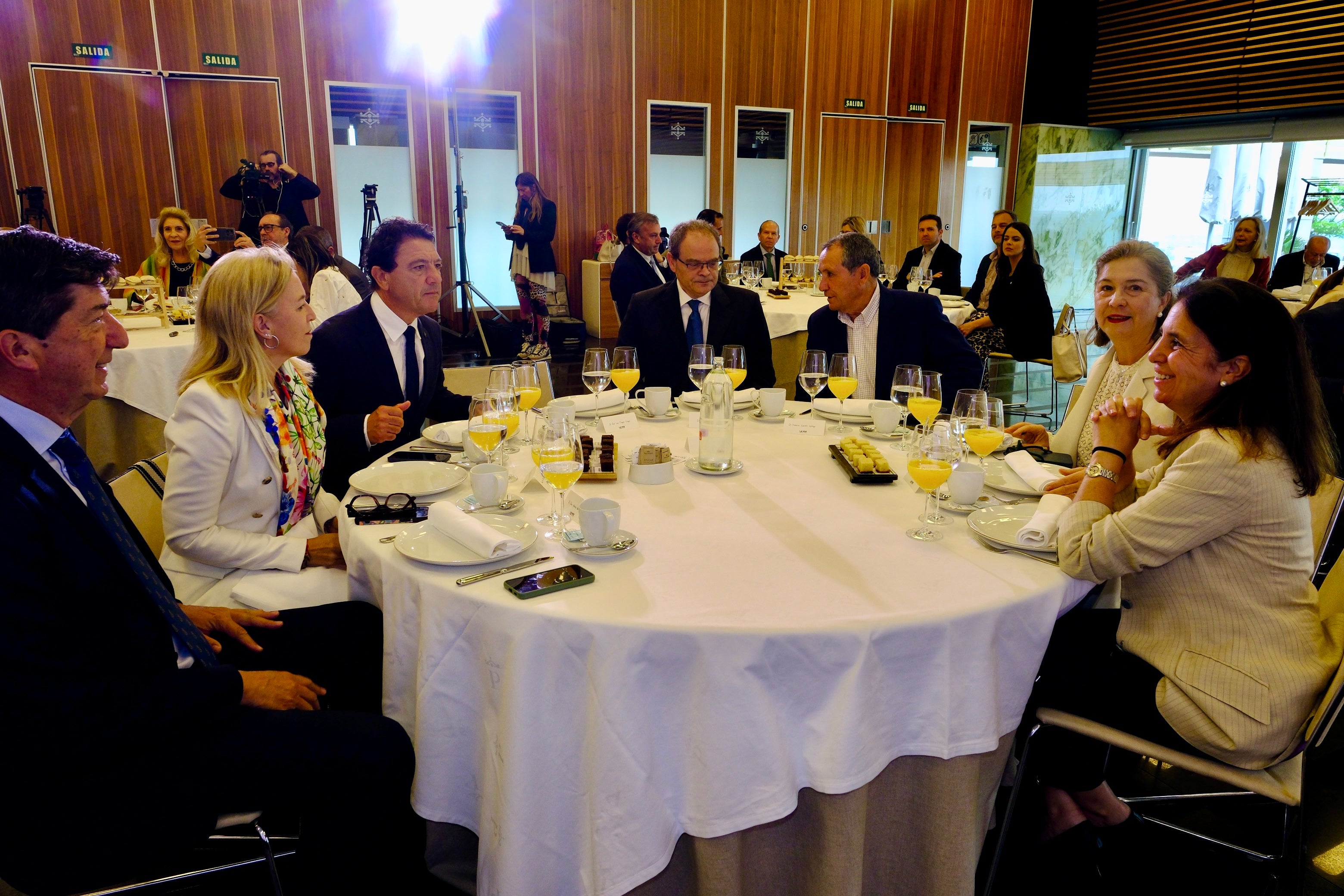 Fotos: Ambiente en La Mirada Económica de ABC y LA VOZ con Rocío Blanco
