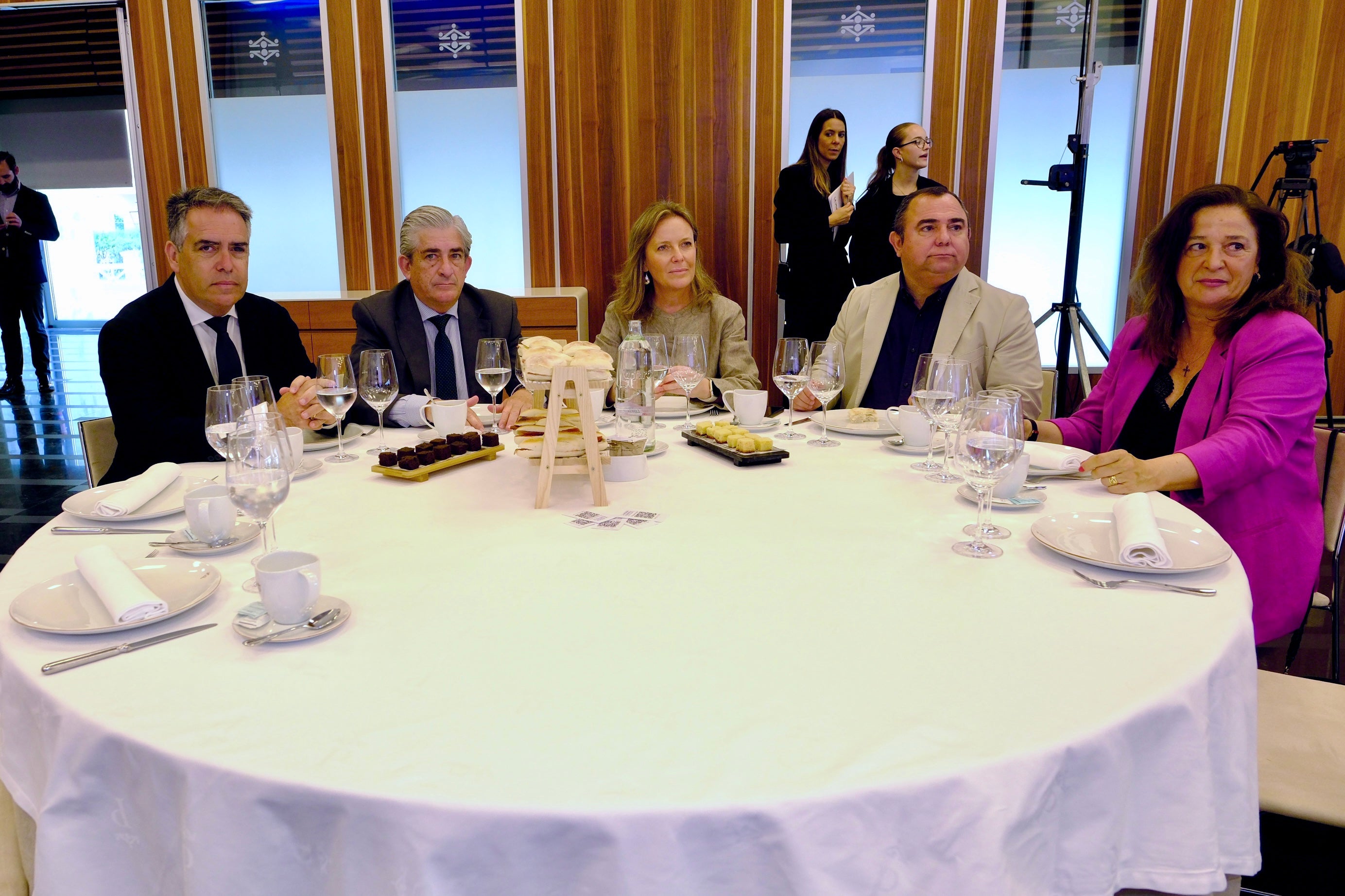 Fotos: Ambiente en La Mirada Económica de ABC y LA VOZ con Rocío Blanco