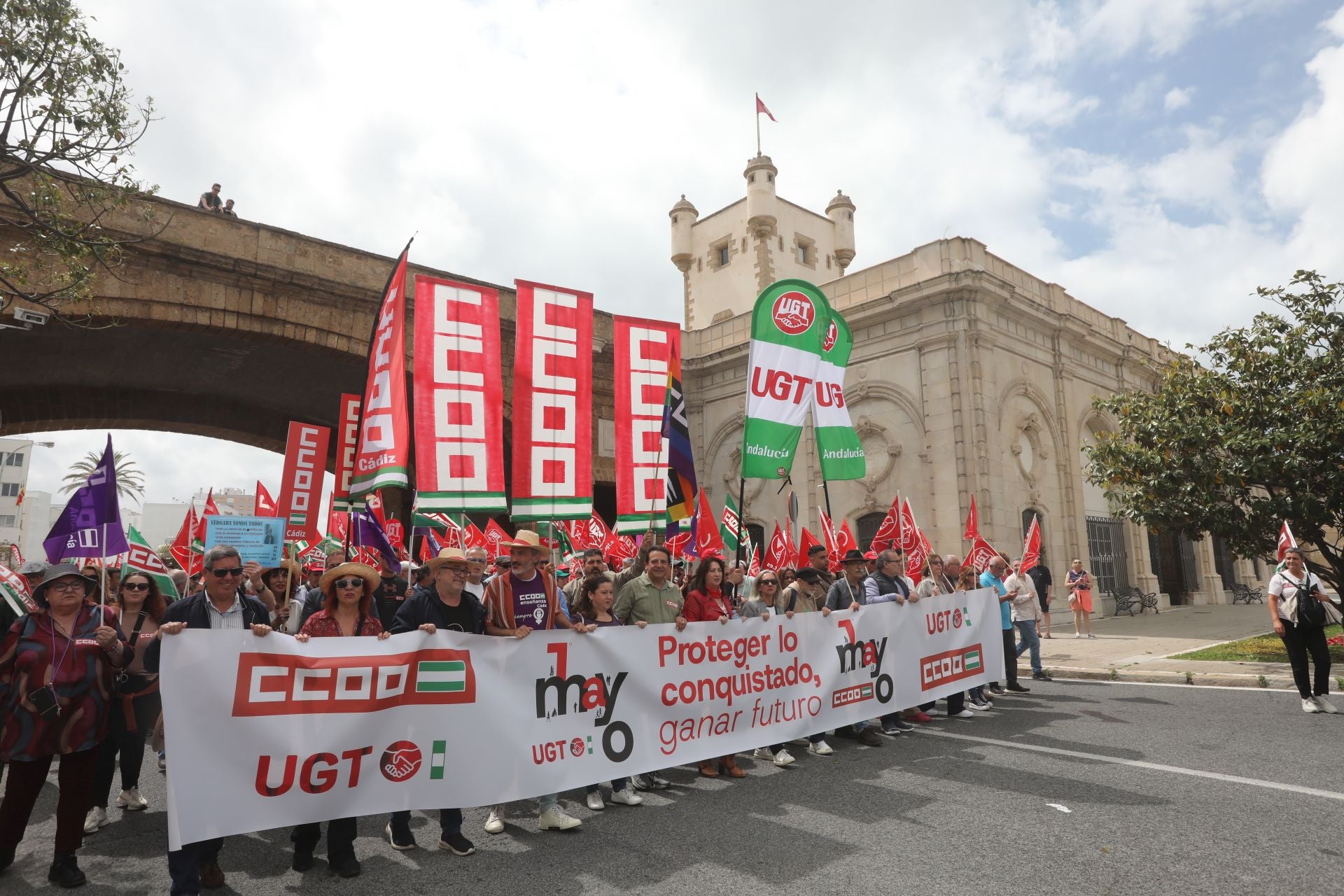 Fotos: Así han sido las dos manifestaciones del Primero de Mayo en Cádiz
