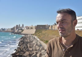 Ángel Osuna: «Cádiz tiene escenarios súper chulos para escribir novelas»