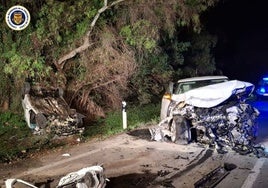 Trágico accidente en Cádiz: Dos muertos y tres heridos en una colisión frontal entre dos coches en Castellar de la Frontera