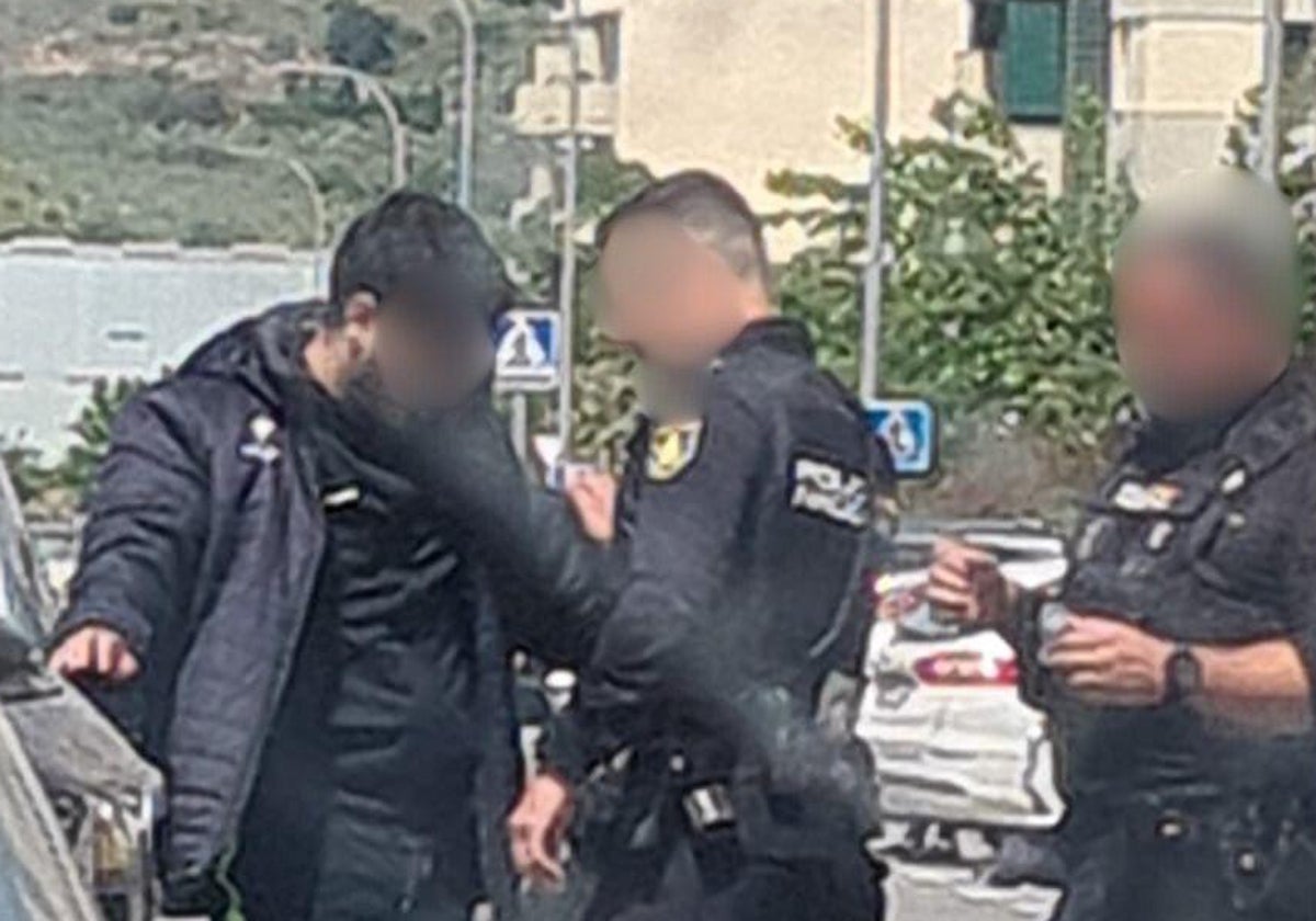 El Pollo, siendo identificado por los agentes de radiopatrullas que ya sabían que se trataba de él.