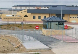 Nueva agresión en Puerto III: golpea «brutalmente» a un funcionario causándole un desprendimiento de retina