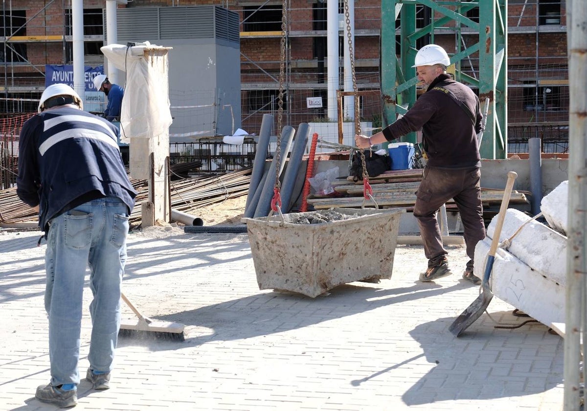 Obreros de una construcción en Cádiz