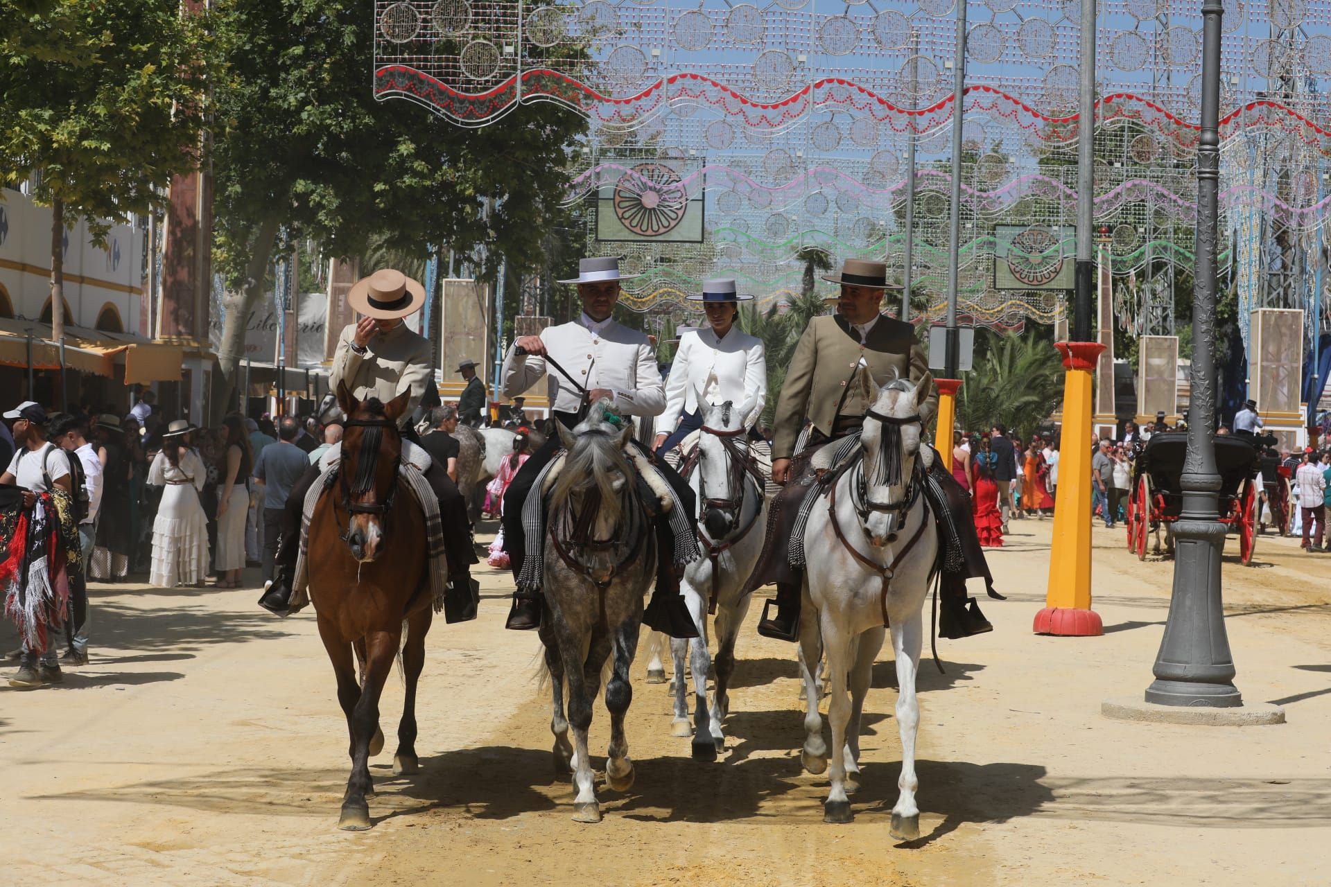 Fotos: Gran ambiente en el domingo de Feria de Jerez