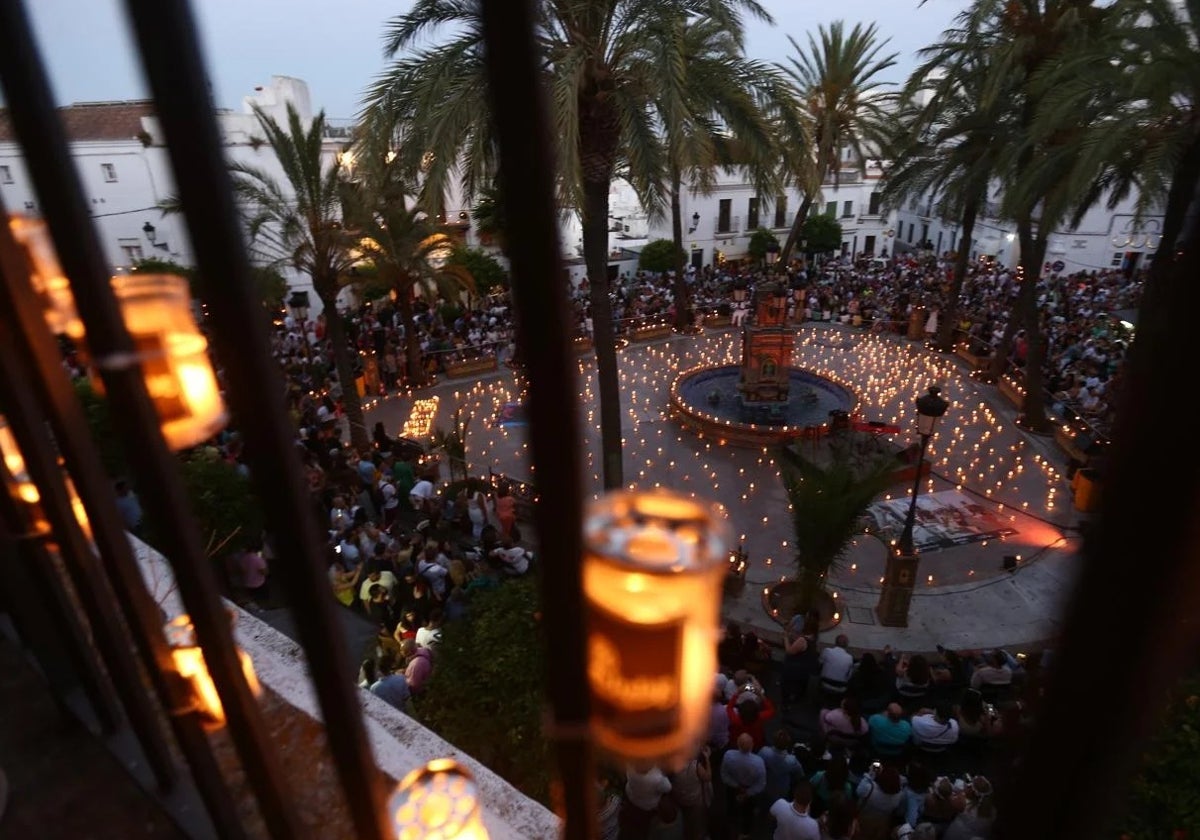 Imagen de la plaza de España o plaza de los Pescaitos es el centro neurálgico de Vejer de la Frontera