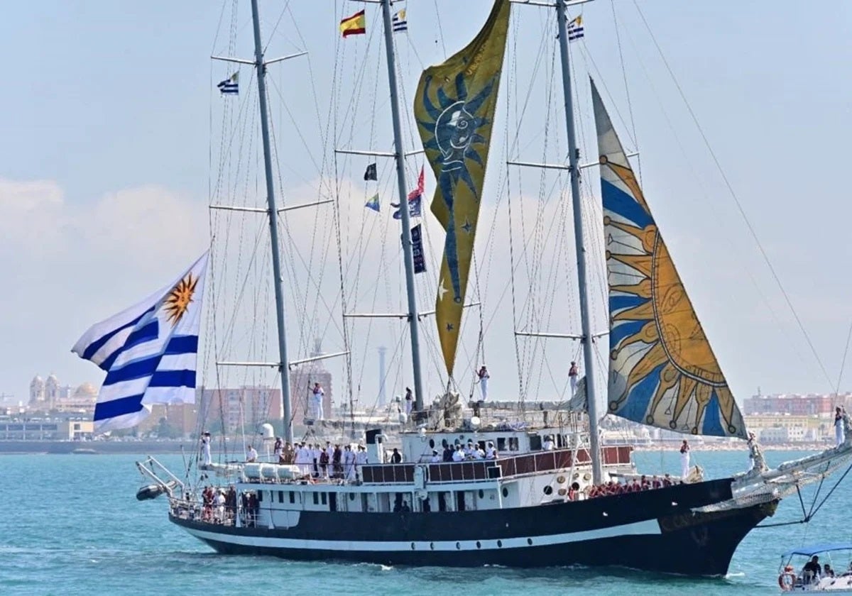 El 'Capitán Miranda', que estará en Cádiz hasta el domingo, ha organizado varios días de puertas abiertas y admite visitas
