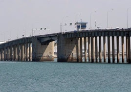 UGT propone llamar «Puente de los Astilleros» o «Puente de la Bahía Obrera» al puente Carranza de Cádiz
