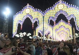 Críticas a la Feria de Jerez, con la rivalidad futbolística de fondo: «El alumbrado tiene los colores del Cádiz»
