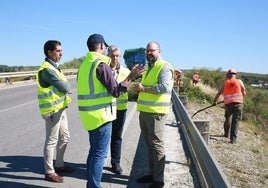 Desbroce y limpieza de la carretera CA-3106 de acceso a Doña Blanca