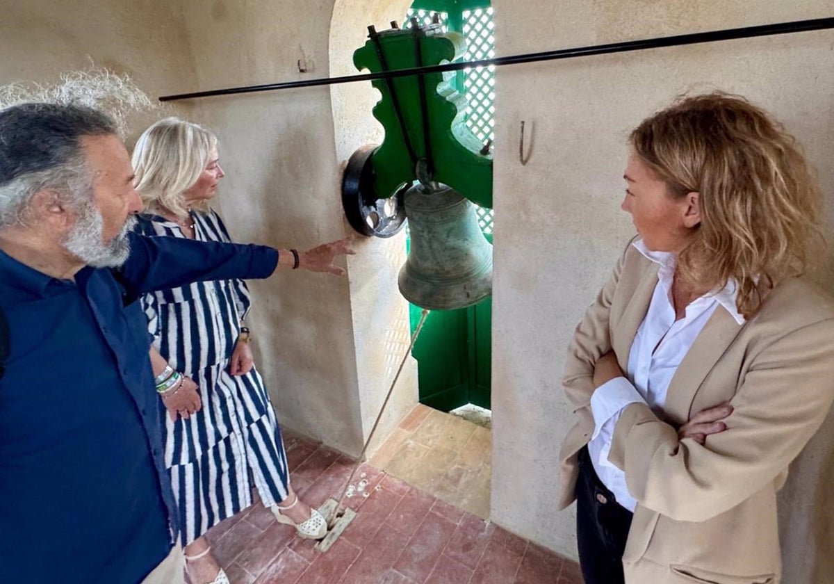 Barcelona visitando la restauración del campanario de la Iglesia de Santa María en Cádiz