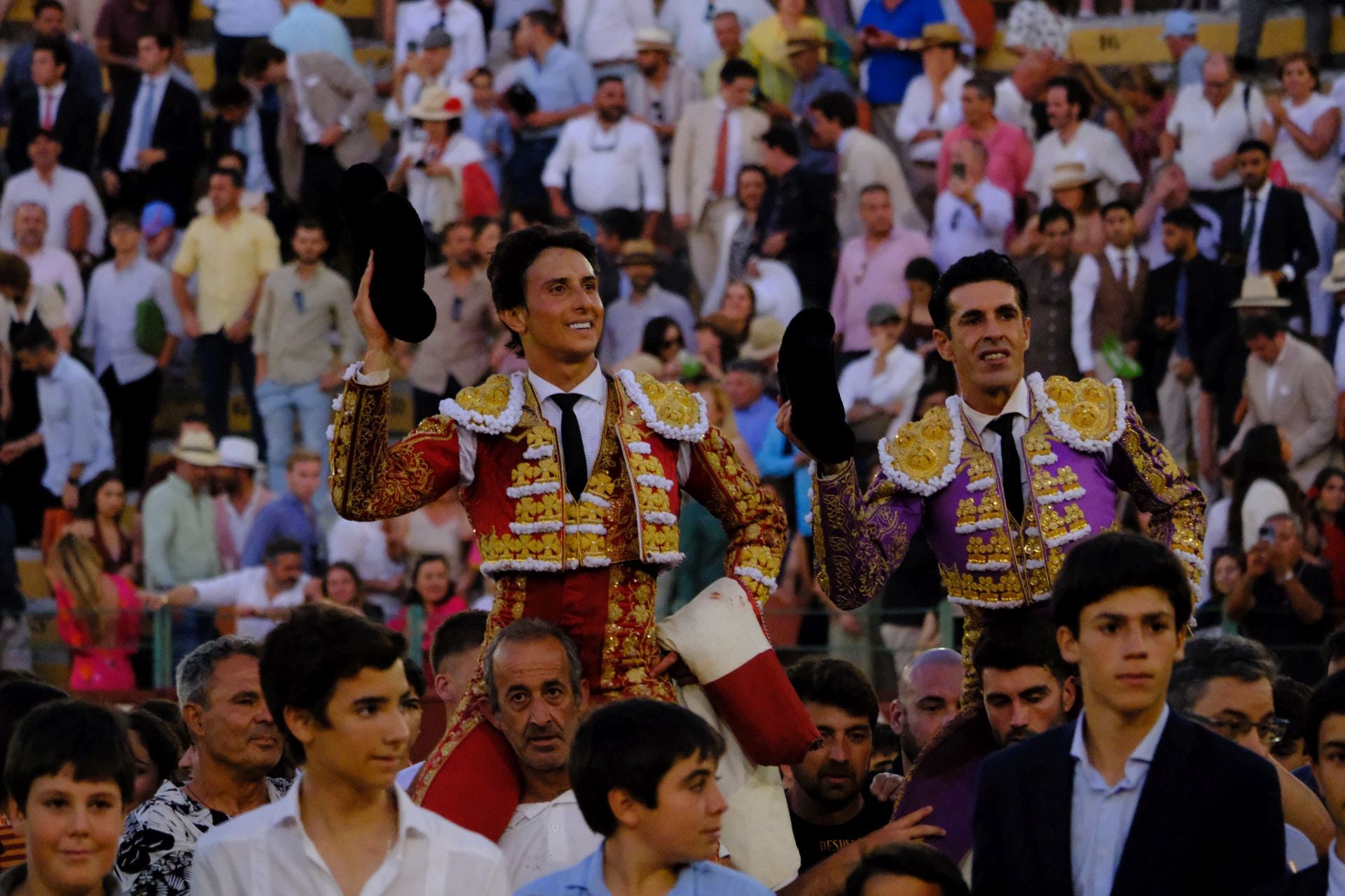 Fotos: Talavante y Roca Rey brillan en Jerez