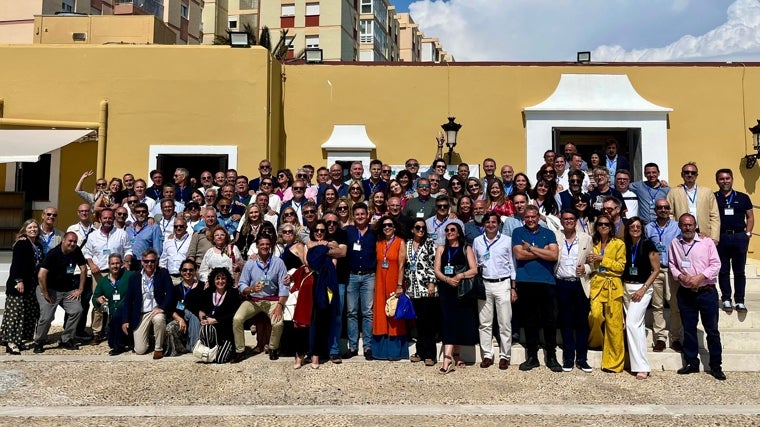 El colegio San Felipe Neri de Cádiz y la promoción de 1988: «Reencuentros que emocionan»