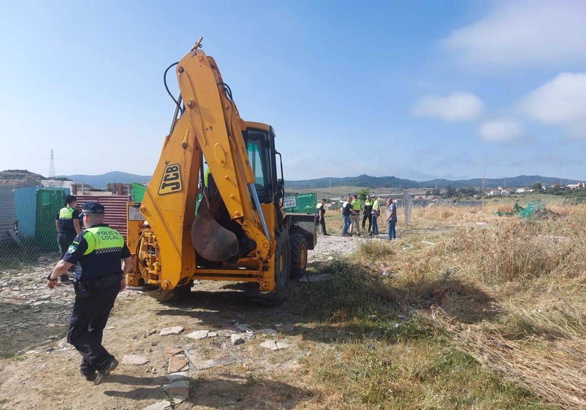 El Ayuntamiento de Algeciras contra la ocupación ilegal de parcelas en Los Pastores