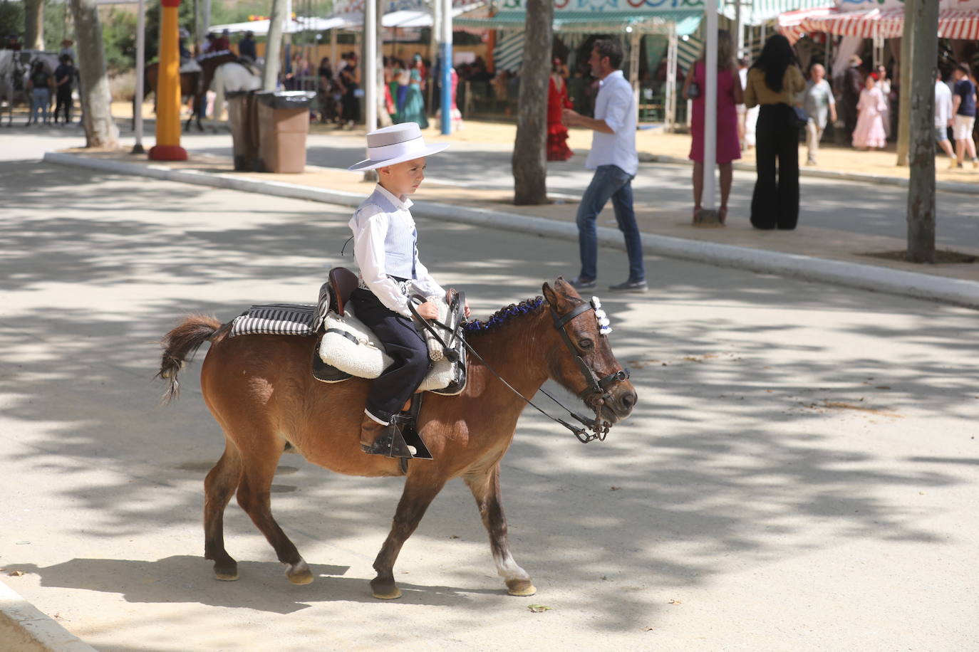 Las altas temperaturas no frenan la fiesta y el Real de Las Banderas, a rebosar el sábado de Feria en El Puerto