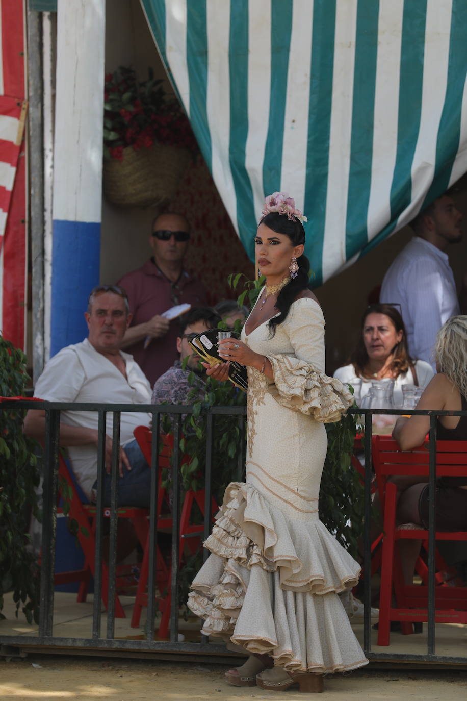 Las altas temperaturas no frenan la fiesta y el Real de Las Banderas, a rebosar el sábado de Feria en El Puerto