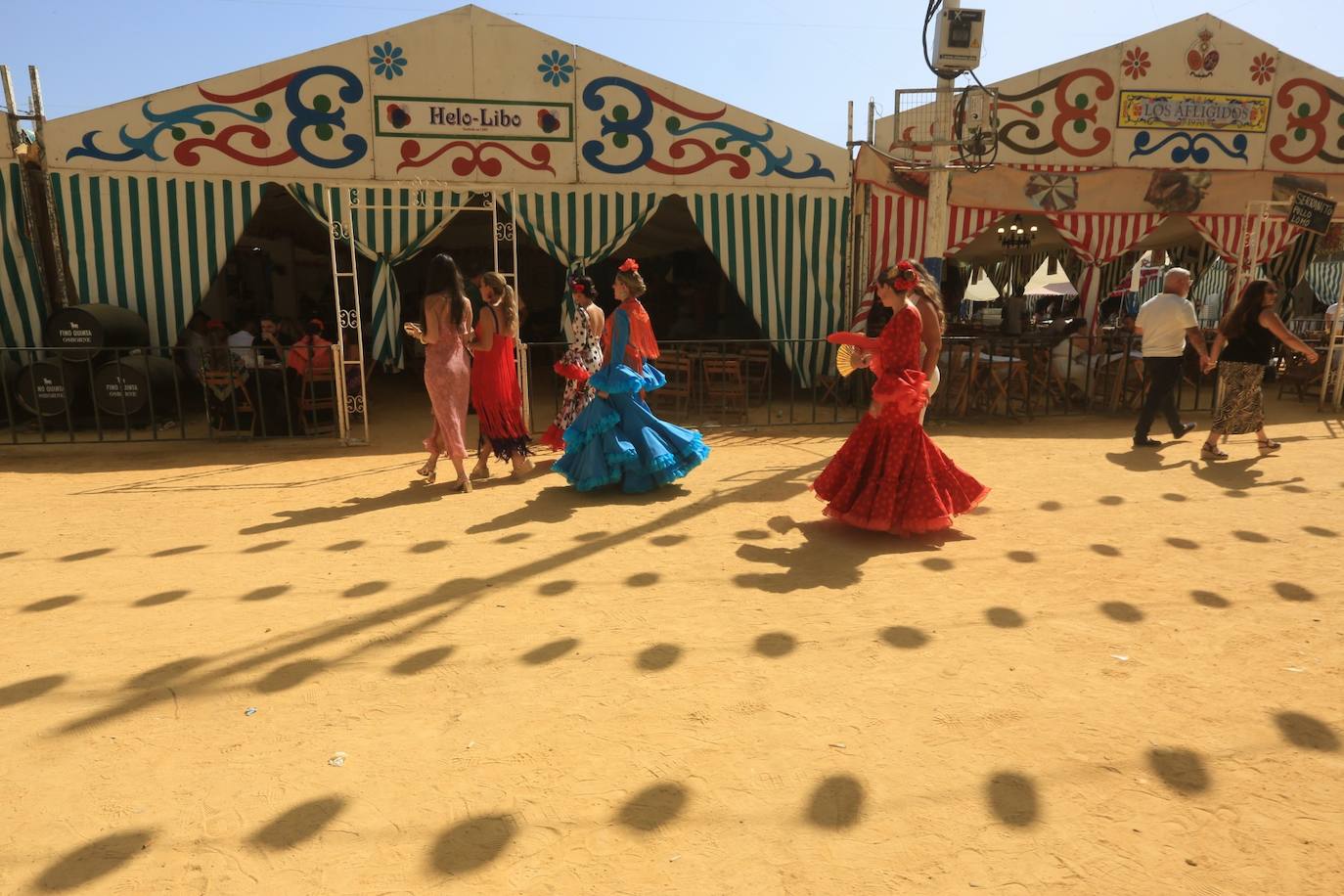 Las altas temperaturas no frenan la fiesta y el Real de Las Banderas, a rebosar el sábado de Feria en El Puerto
