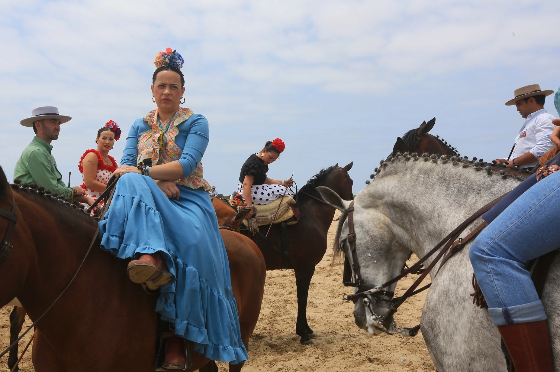 Las imágenes del embarque de las primeras hermandades de Cádiz en Bajo de Guía