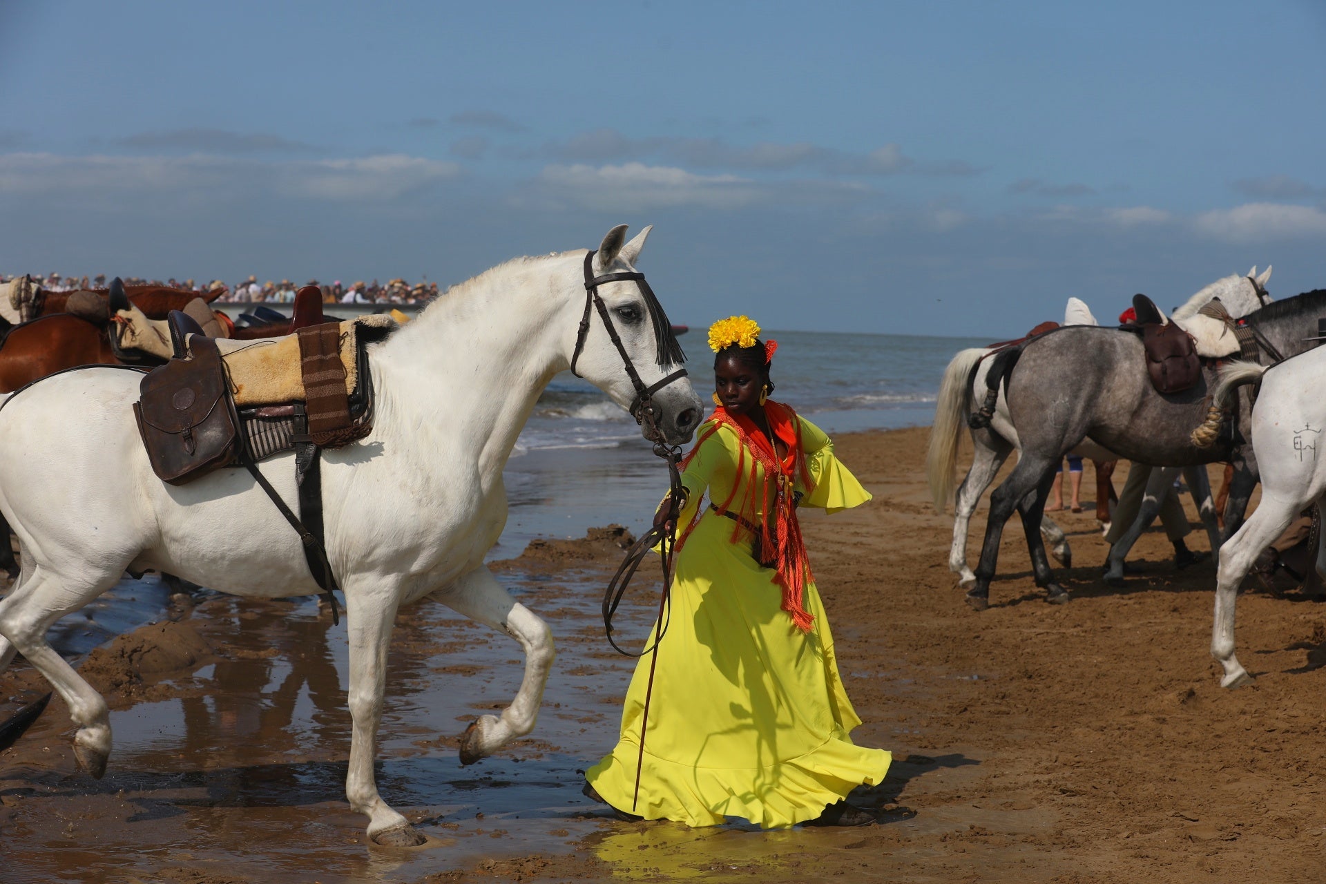 Fotos: Día grande en Bajo de Guía con el embarque de la hermandad de Sanlúcar