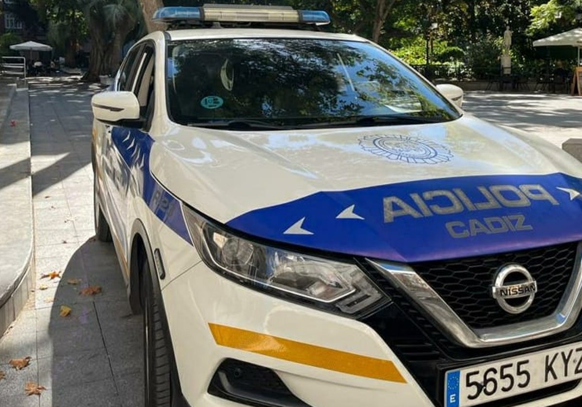 Detenido en Cádiz tras tirar piedras a unos jóvenes y golpear a un policía local