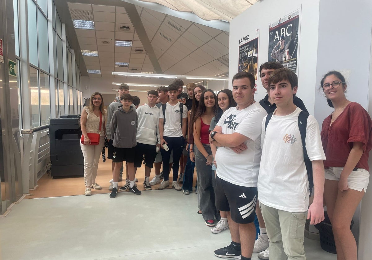 Los alumnos de San Felipe Neri visitan el periódico LA VOZ de Cádiz