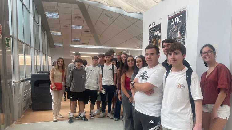 Los alumnos de San Felipe Neri visitan el periódico LA VOZ de Cádiz
