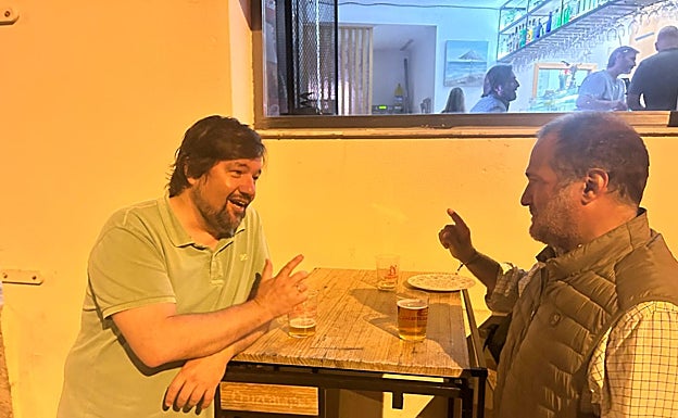 Entrevistado y entrevistador divagan de sus cosas.