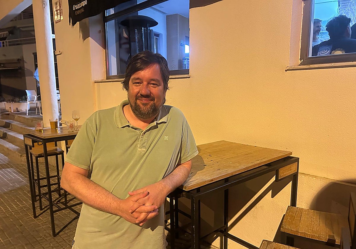 Tomás, una noche de miércoles en la Bocatería tras intentar parar algún que otro disparo a puerta de sus amigos.