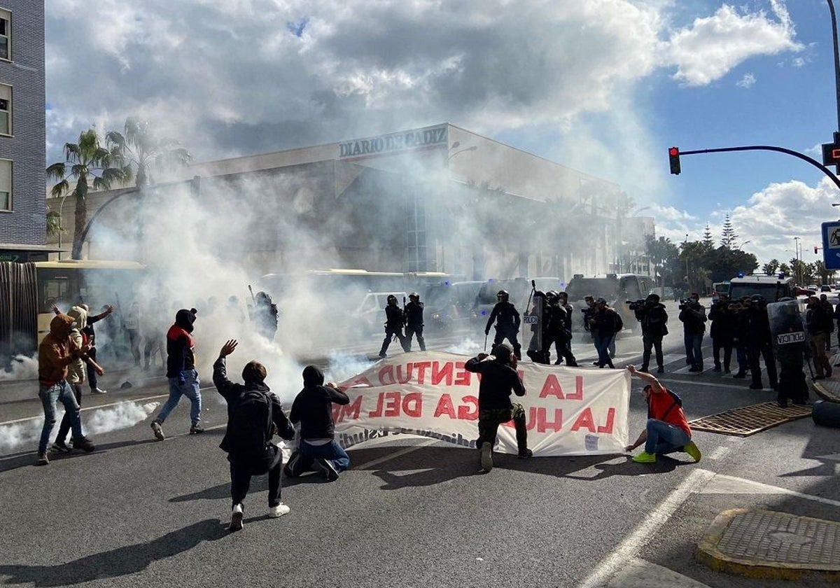 Disturbios en las calles de Cádiz en la huelga del metal de noviembre de 2021